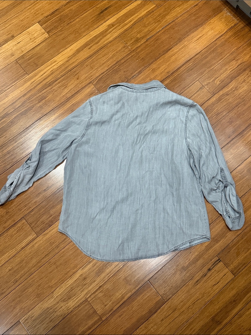 Hester & Orchard Casual Light Blue Button-Down Shirt with Roll-Tab Sleeves L - Picture 3 of 3